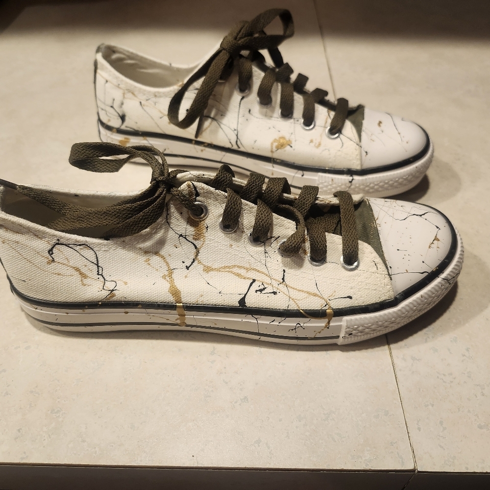 Kicasso Womens Size 5 Army Green And Gold Sneakers